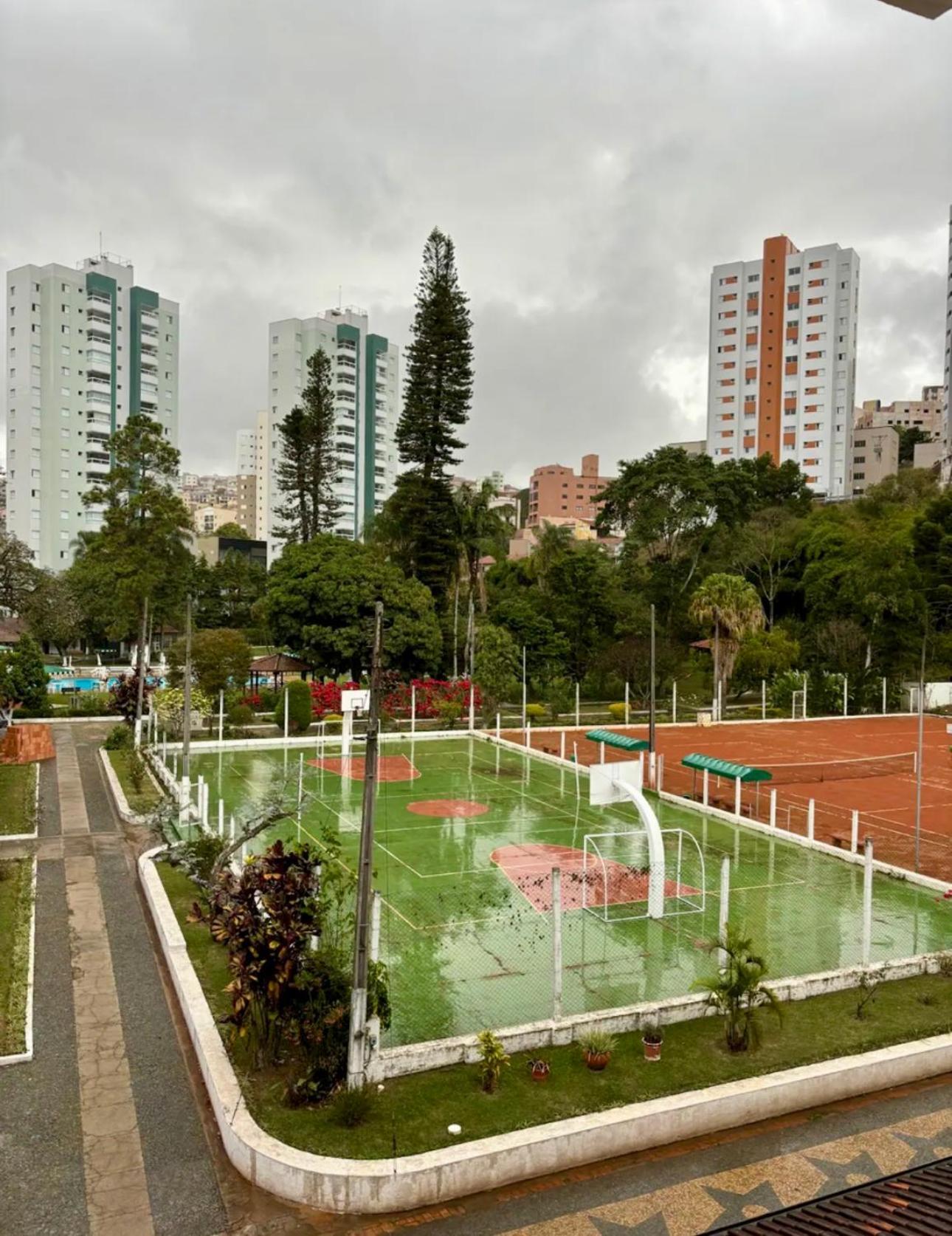 Apartamento Condominio Quisisana Centro Pocos De Caldas Lazer Completo, Uma Estrutura De Resort Esterno foto